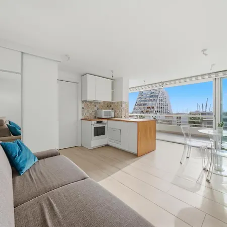 Apartment L'in & Out - La Avec Piscine En Plein Centre A Motte *
