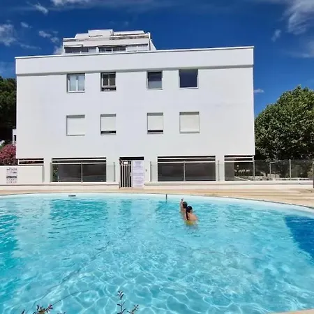 Apartment L'in & Out - La Avec Piscine En Plein Centre A Motte