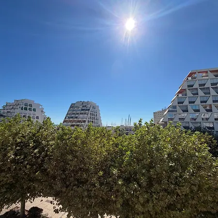 L'in & Out - La Avec Piscine En Plein Centre A Motte